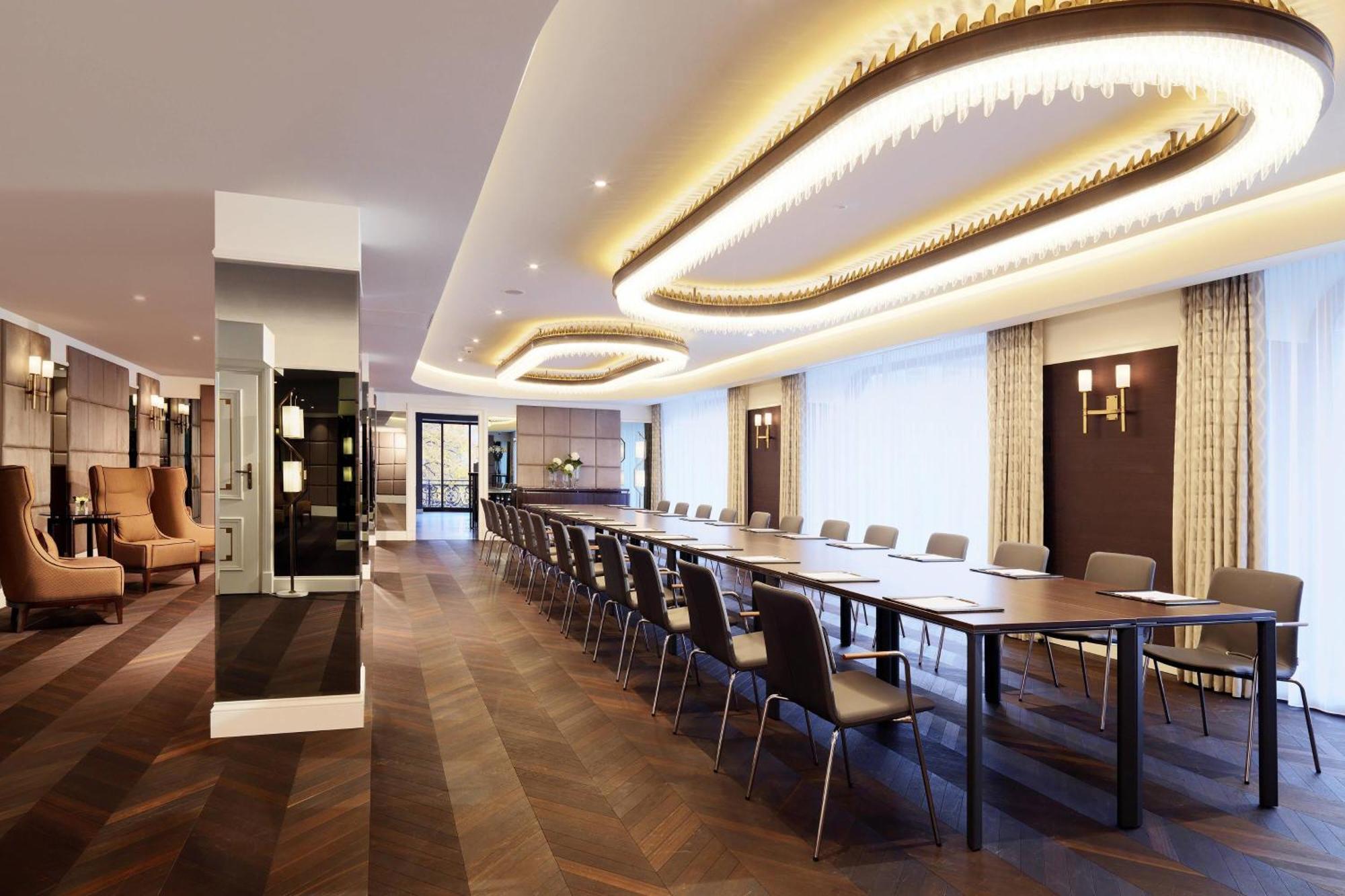Hotel Bristol, A Luxury Collection Hotel, Varsovia Exterior foto The boardroom at the London Business School